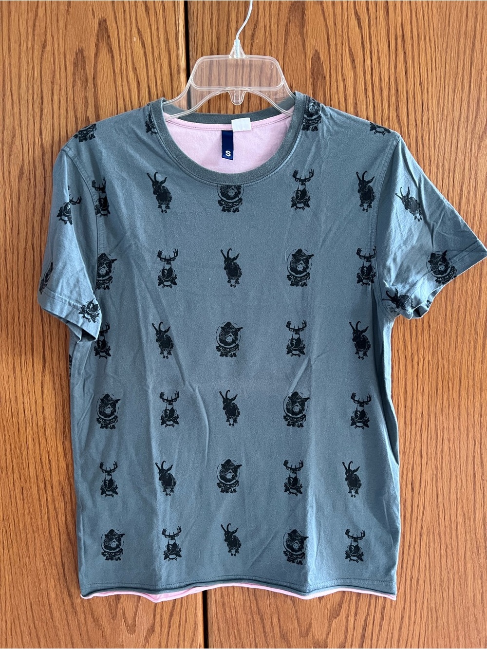 H&M Gray Graphic Short-Sleeve T-Shirt with deer, bear & moose motif